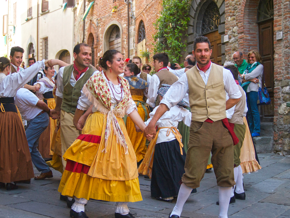 villages of Tuscany, Italian traditional dances