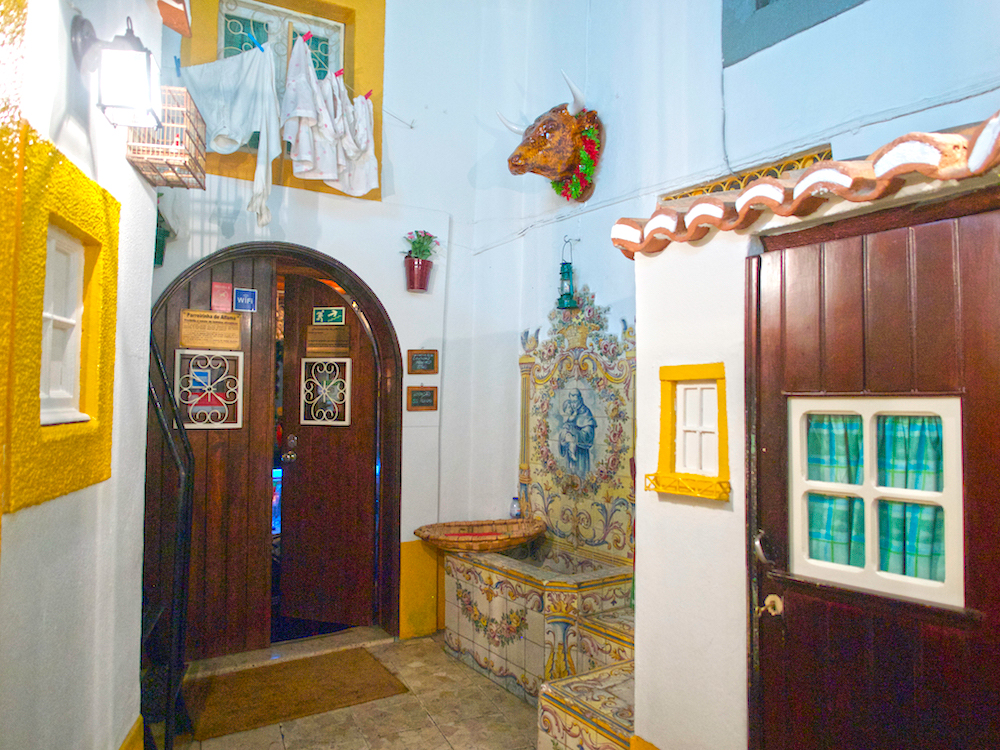 Parreirinha de Alfama Fado, Fado music Lisbon