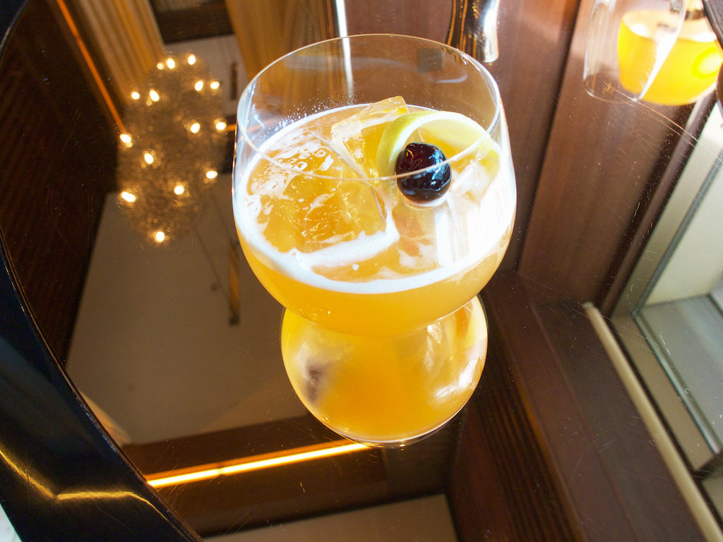 Bar 45 at Park Lane, London fashionable cocktail bars