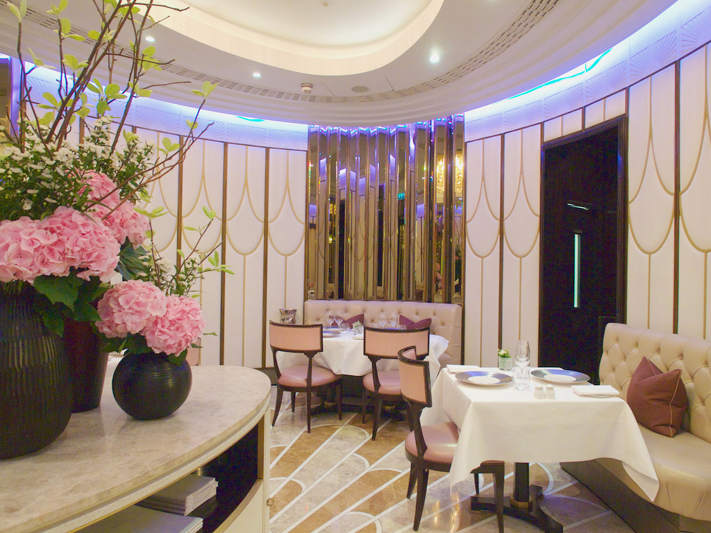 The Oval restaurant London, restaurant at the Wellesley Hotel