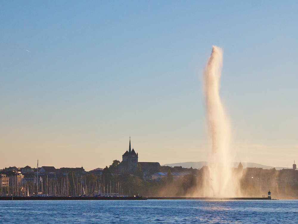 Jet d’Eau in the sunset, Geneva's water fountain