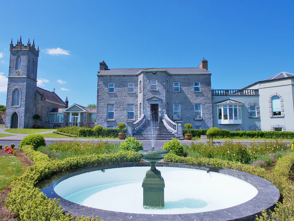 luxury accommodation on Lough Corrib, outside Galway Ireland