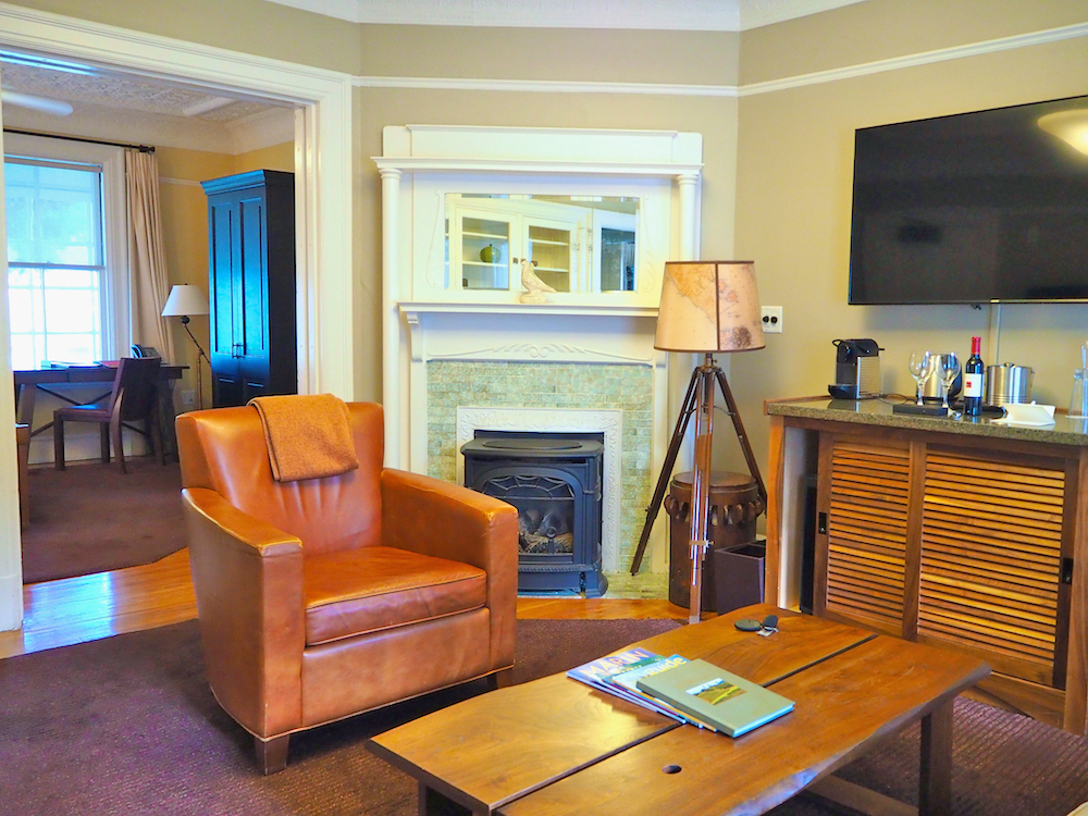 hotel overlooking golden gate bridge, golden gate bridge