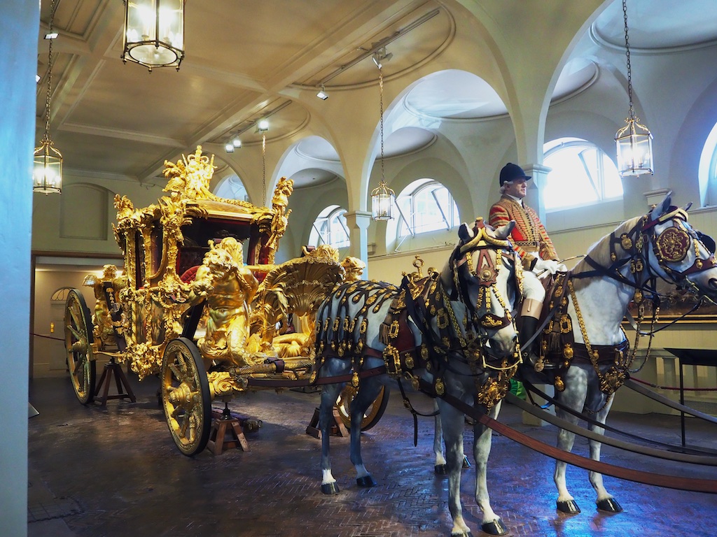 Royal Mews London, Royal collection, Qeen's stables london, London Pass