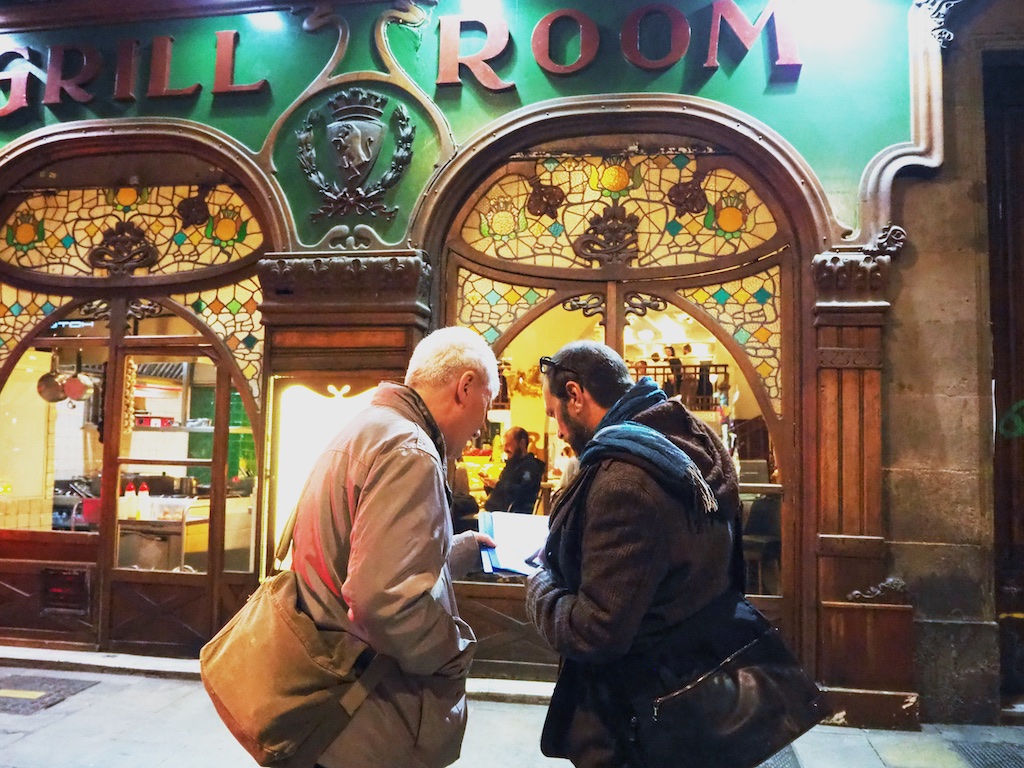 Other Eyes tours, secret tour of barcelona, Night Time Trail