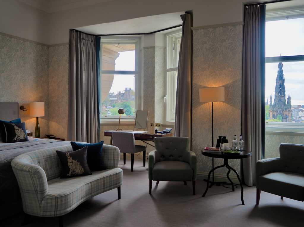 castle view bedroom balmoral hotel, best accommodation in edinburgh, luxury hotels edinburgh,