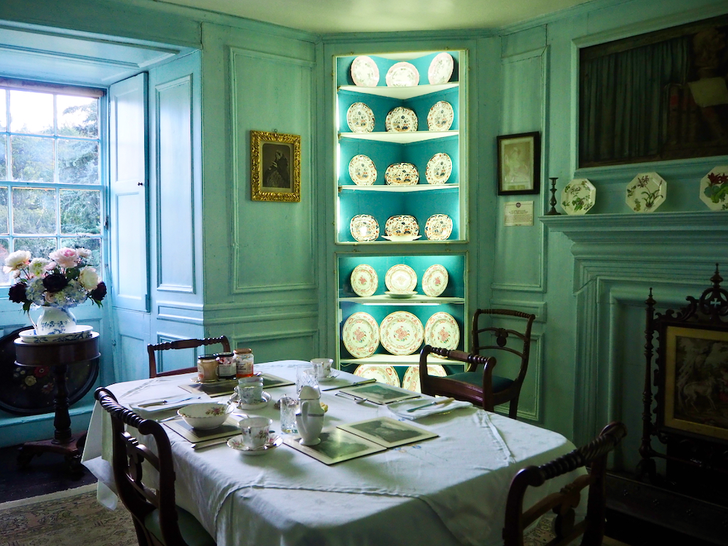 Traquair, oldest houses in scotland,